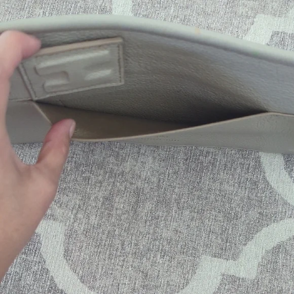 India Hicks Light Gray Leather Clutch Big Zipper - Picture 6 of 9